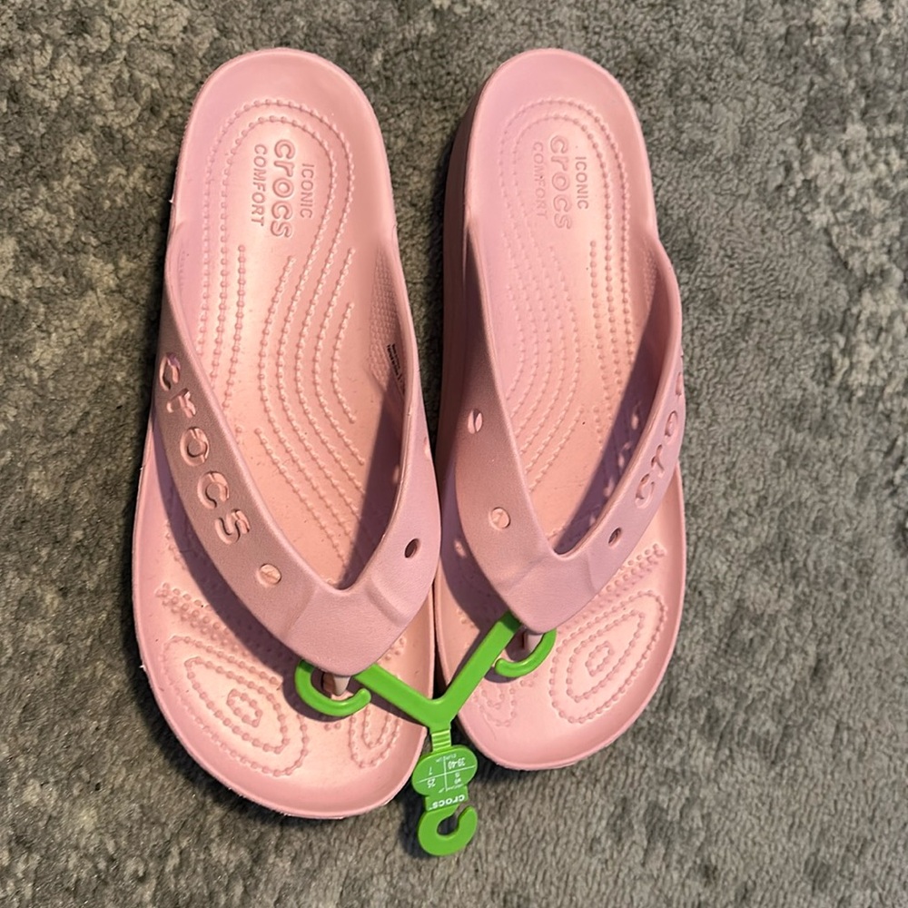 Crocs woman’s size 9 pink flip flops
